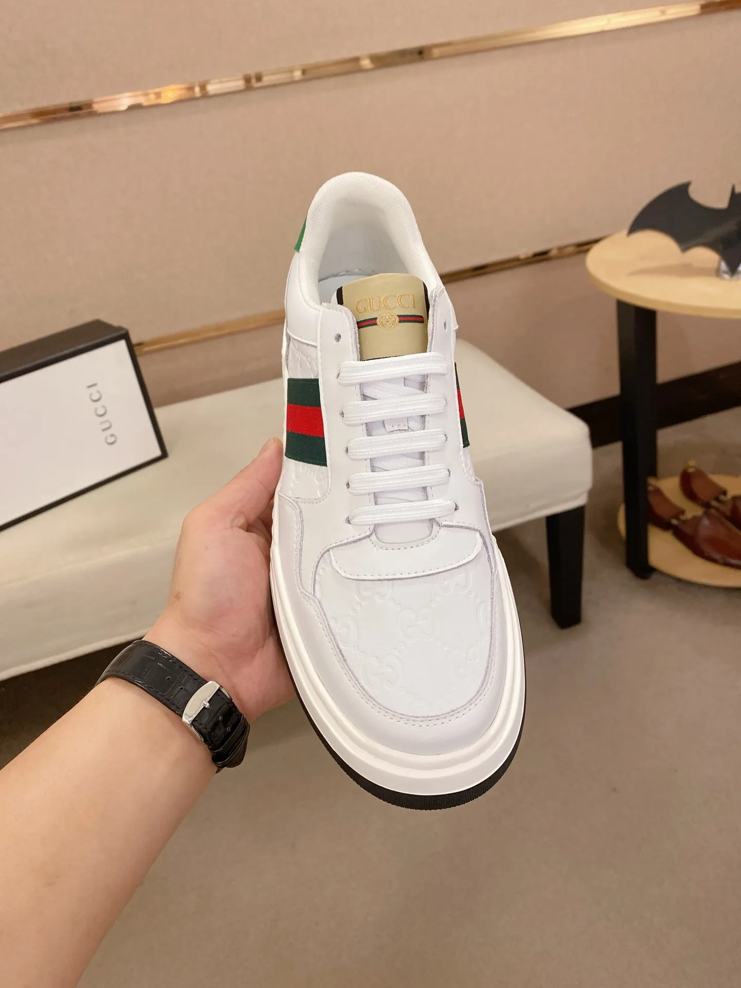 Men's Men's Shoes💰 420💰【Gucci】Gucci men's latest series of casual shoes! The official website is built 1:1. The upper is made of imported high-quality cowhide, and the lining is made of high-quality sheepskin, which is soft and comfortable. Picky selection of materials and exquisite workmanship give you the best enjoyment. Number of yards: 38-44 yards.
